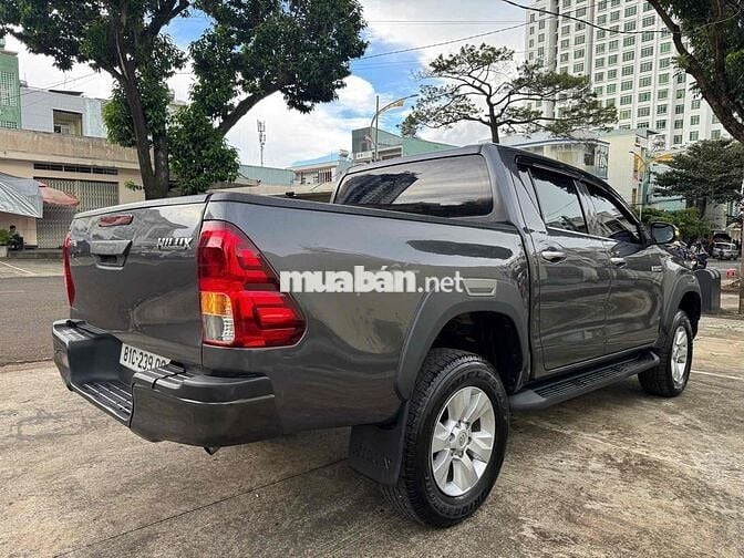 Toyota Hilux 2015 2.5E 4x2 MT - 100000 km