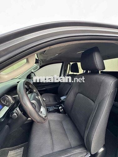 Toyota Hilux 2015 2.5E 4x2 MT - 100000 km