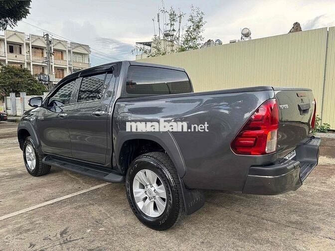 Toyota Hilux 2015 2.5E 4x2 MT - 100000 km