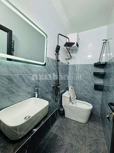 Bán gấp nhà  đường Trần Bá Giao, gần sông Vàm Thuật, giá 1tỷ860
