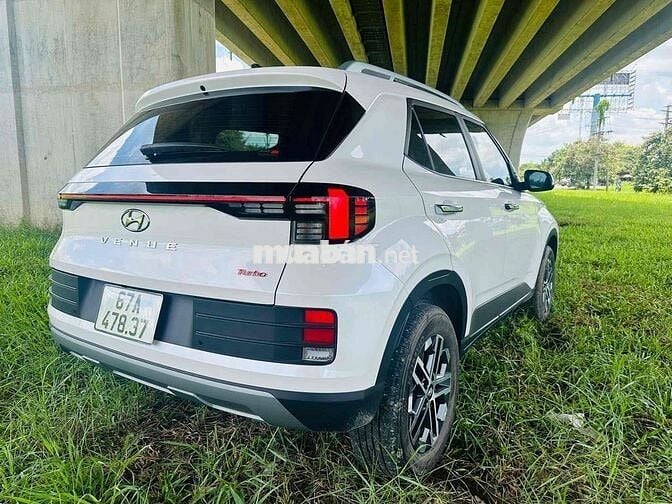 Hyundai Venue 2025 - 2000 km