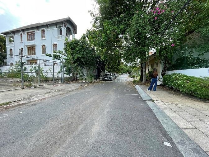 Bán đất quận 2 phường An Khánh. Diện tích 290 m2. Đường trước đất 14m.