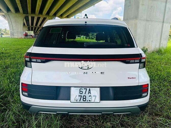 Hyundai Venue 2025 - 2000 km