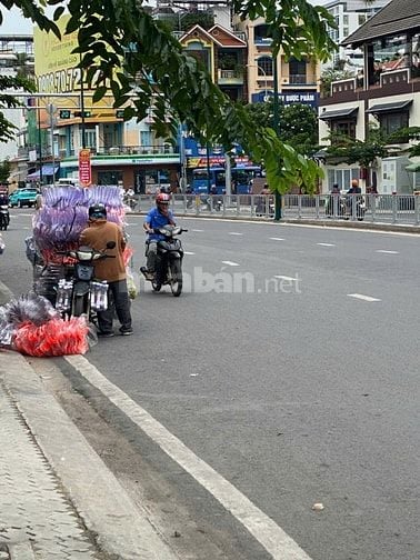 CHO THUÊ 5000M GÓC 3 MẶT TIỀN DƯƠNG QUẢNG HÀM+GẦN VINCOM PHAN VĂN TRỊ