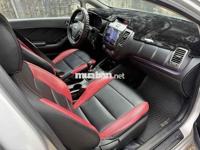 Kia K3 2015 số sàn bản đủ