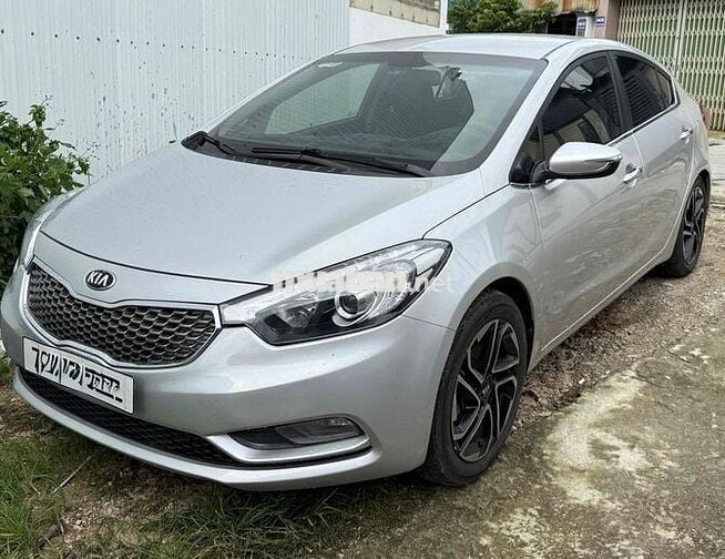 Kia K3 2015 số sàn bản đủ