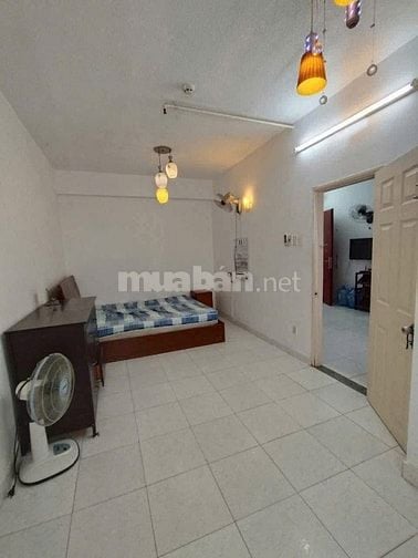 Chung cư Lê Quang Đinh, Phú Nhuận: 2pn, ban công, 65m2, giá 7triệu