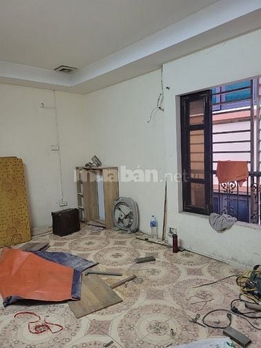 Cho thuê nhà ngõ 1194 Đường Láng thông chùa Láng, 3.5 tầng, MB 20m2