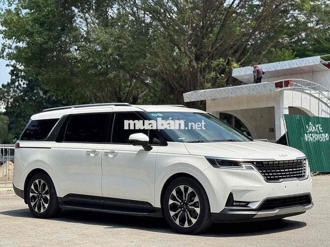 Kia Carnival 2.2D Premium 8 chỗ sx 2022 trắng