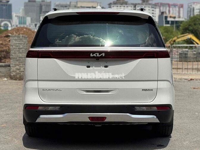 Kia Carnival 2.2D Premium 8 chỗ sx 2022 trắng