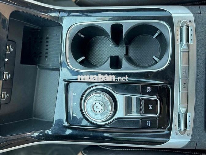 Kia Carnival 2.2D Premium 8 chỗ sx 2022 trắng