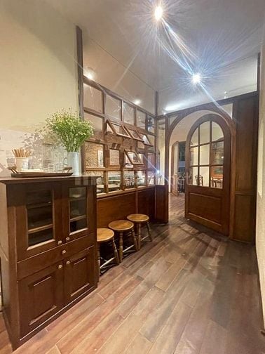 Bán nhà Nguyên Hồng. Lô góc 80m2, nhà 5 tầng, có vỉa hè, ô tô tránh