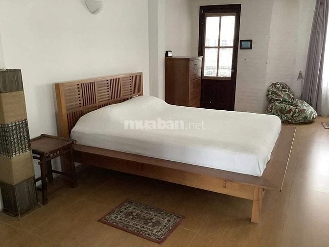 Cho thuê căn hộ 110m2, số 180 Trấn Vũ, phường Trúc Bạch, Ba Đình