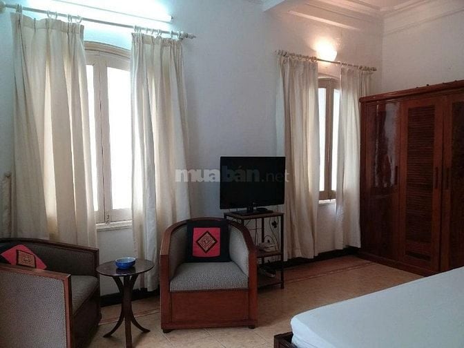 Cho thuê căn hộ 110m2, số 180 Trấn Vũ, phường Trúc Bạch, Ba Đình
