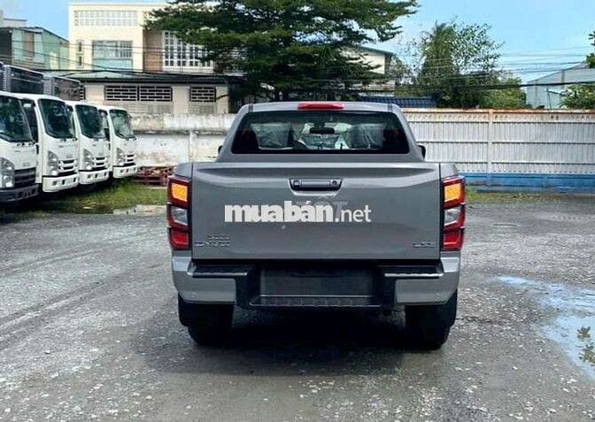 Dmax TypeZ 4x4 AT nhập Thái Lan