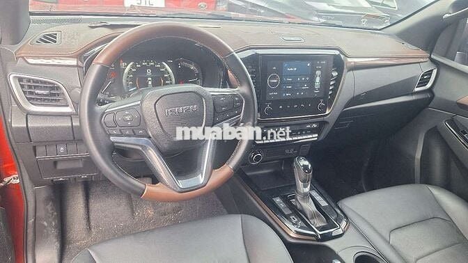 Dmax TypeZ 4x4 AT nhập Thái Lan