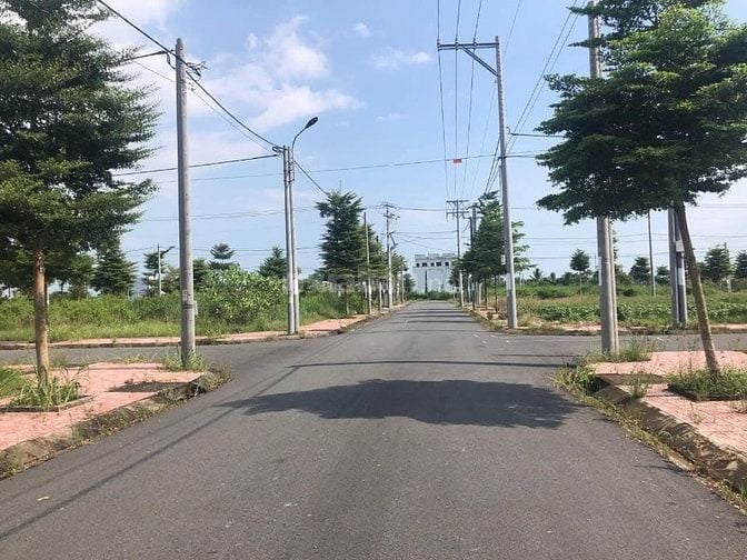 Đất nền mặt tiền quốc lộ 50, chủ kẹt cứng bán nhanh 700tr