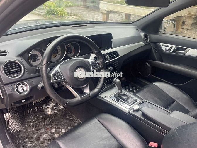 Mercedes Benz C Class 2011 C300 AMG - 100000 km