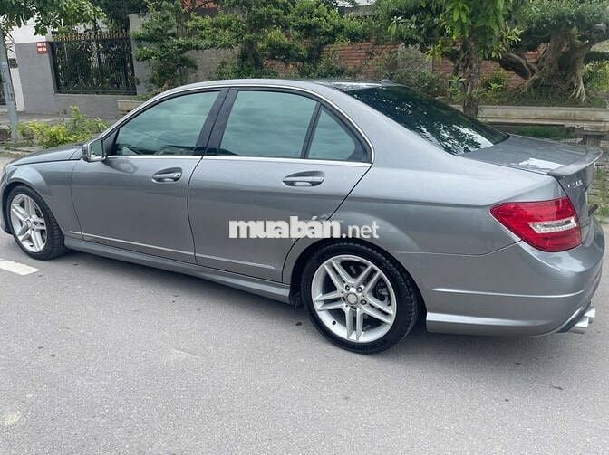Mercedes Benz C Class 2011 C300 AMG - 100000 km