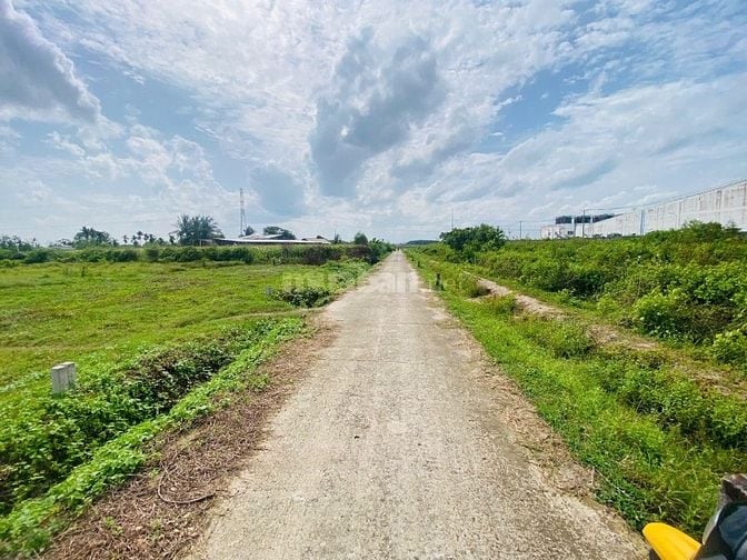 6m mặt tiền bê tông. Ngay KCN Phước Đông 3200ha. 700tr 