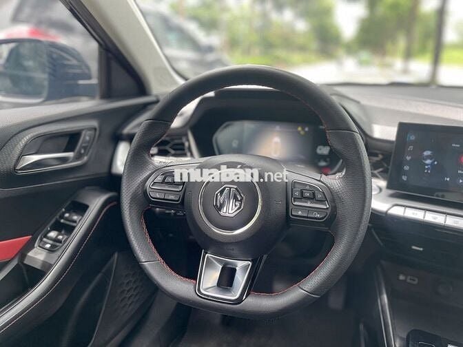 MG5 sx 2023 bản luxury màu đen