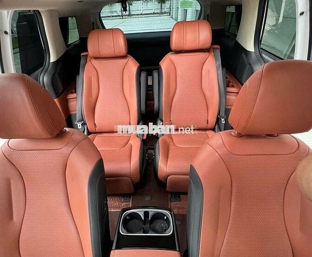 Kia New Carnival 2.2D Signature 7 ghế - VIN 2024