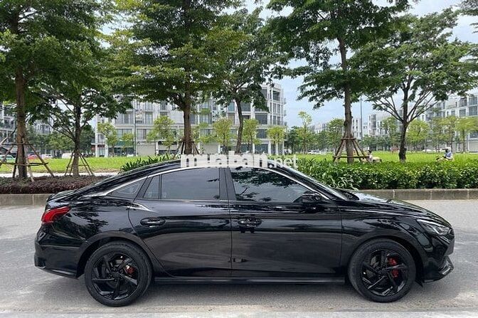 MG5 sx 2023 bản luxury màu đen