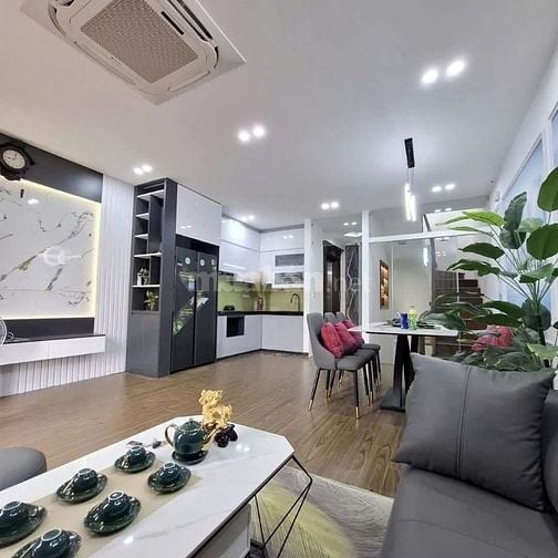 Vương Thừa Vũ, 7 tầng thang máy, gỗ lim, ô tô LX570 vào nhà