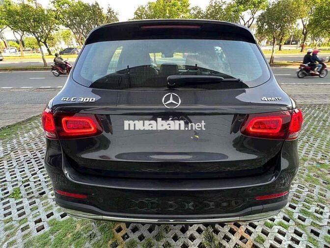Mercedes Benz GLC300 2022 - xe lướt chính hãng