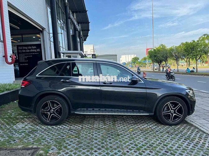 Mercedes Benz GLC300 2022 - xe lướt chính hãng