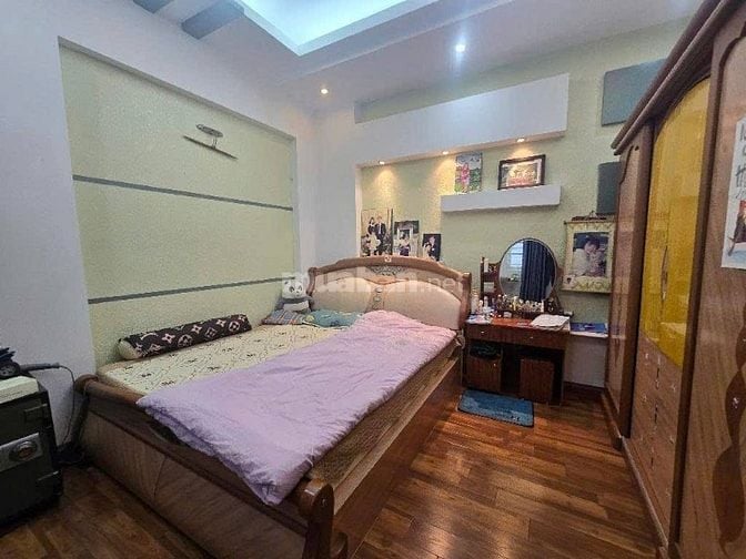 Bán nhà lô góc Cầu Giấy, nở hậu, 50m2, 5 tầng, gara ôtô, giá 19,3 tỷ