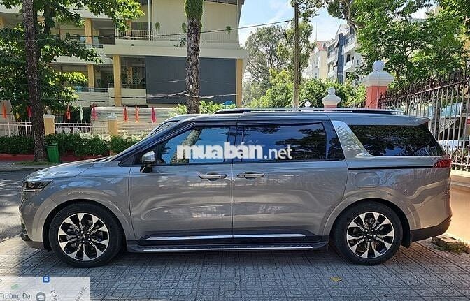 Kia Carnival 2022 Signature 2.2D - 13500 km