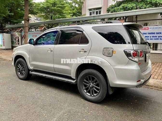 Gia đình bán xe Toyota Fortuner máy diesel SX 2016
