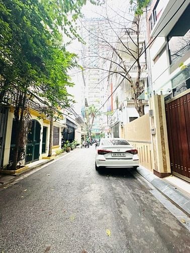Bán nhà phố Láng Hạ 125m2 -  MT 10m, vỉa hè, ô tô tránh, kinh doanh