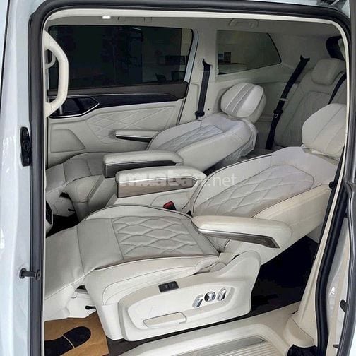 Từ 600 lăn bánh xe Đức 7 chỗ Viloran MPV hạng sang