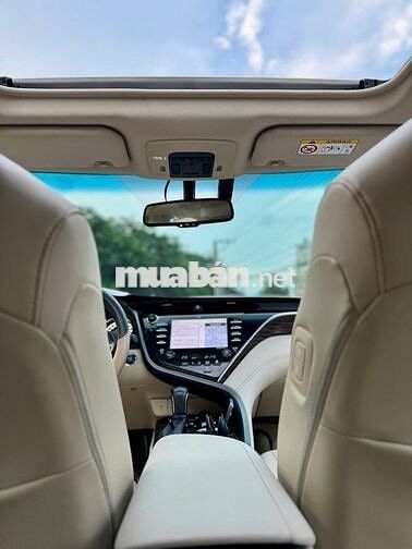 Camry 2020 2.5Q - 16000 km trắng kem mới tinh