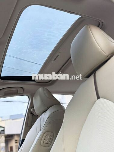 Camry 2020 2.5Q - 16000 km trắng kem mới tinh