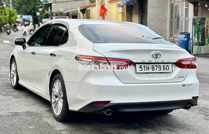 Camry 2020 2.5Q - 16000 km trắng kem mới tinh