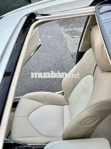 Camry 2020 2.5Q - 16000 km trắng kem mới tinh