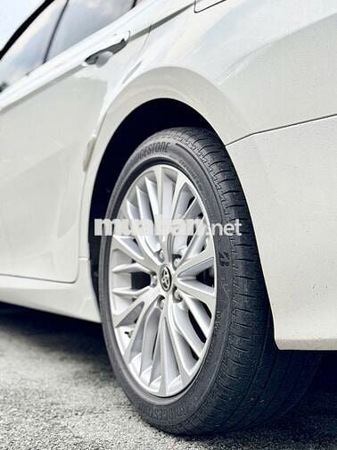 Camry 2020 2.5Q - 16000 km trắng kem mới tinh