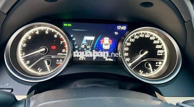 Camry 2020 2.5Q - 16000 km trắng kem mới tinh