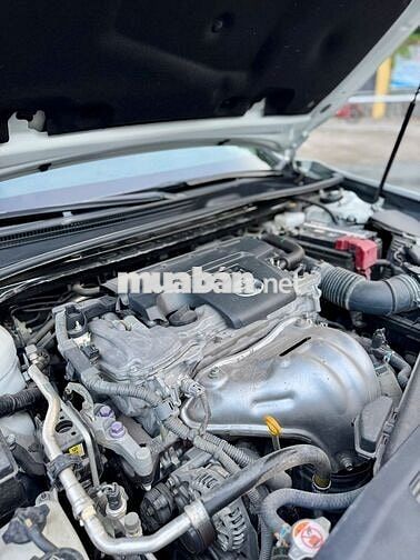 Camry 2020 2.5Q - 16000 km trắng kem mới tinh