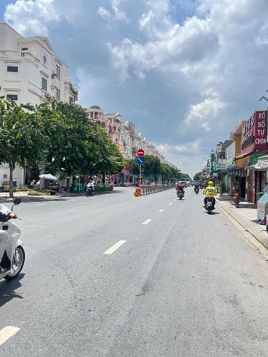 Bán nhà mặt tiền 5x20m,4lầu Phan Văn Trị khu Cityland buôn bán sầm uất