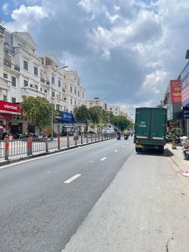 Bán nhà mặt tiền 5x20m,4lầu Phan Văn Trị khu Cityland buôn bán sầm uất