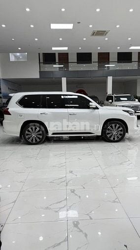 Bán Lexus LX570 sản xuất 2016, lăn bánh cực ít. Xe siêu mới.