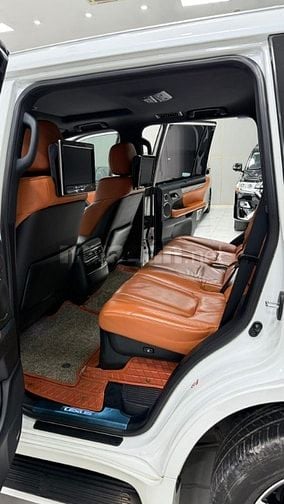 Bán Lexus LX570 sản xuất 2016, lăn bánh cực ít. Xe siêu mới.