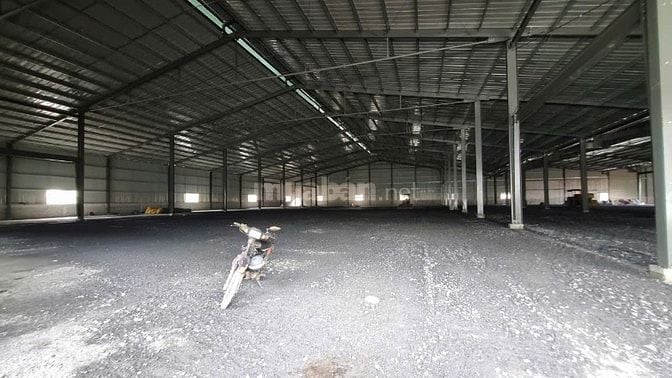 Cho thuê kho xưởng, DT: 5.600m² Quốc lộ 1A, Bình Tân, gần KCN Bon Chen