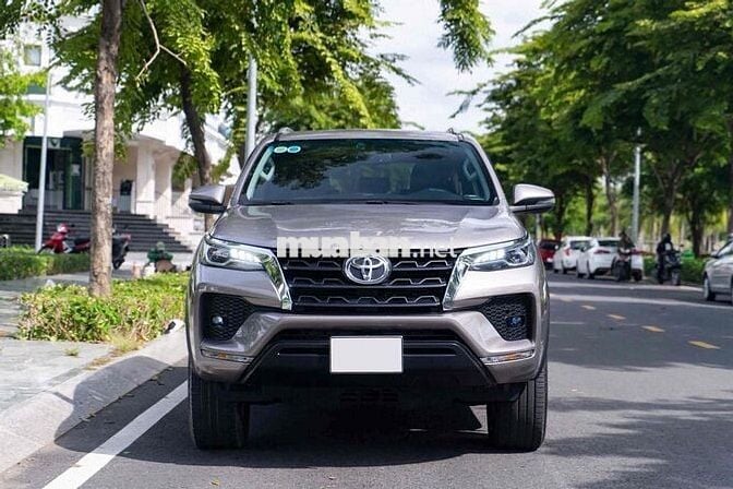 Toyota Fortuner 2022 2.4 4x2 AT - 55000 km