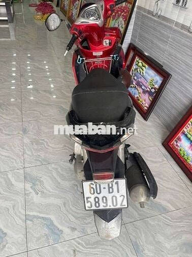 Xe nhà đang chạy , còn mới và chạy êm,ích hao xăng