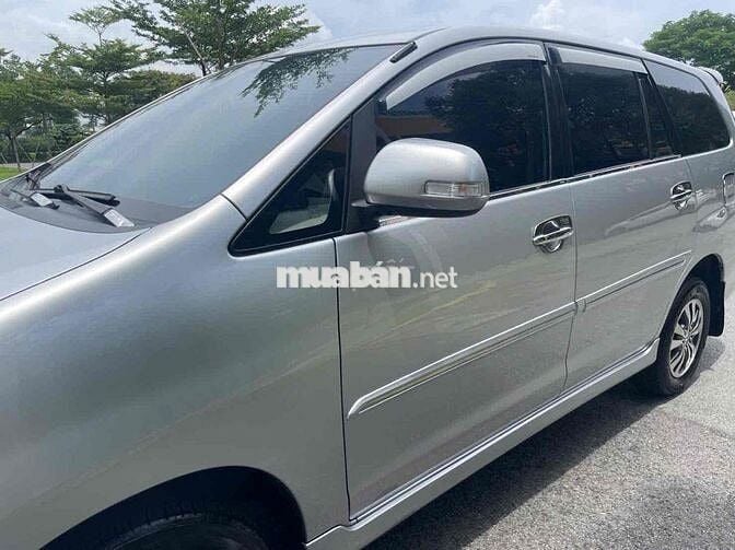 Toyota Innova 2015 - 130000 km